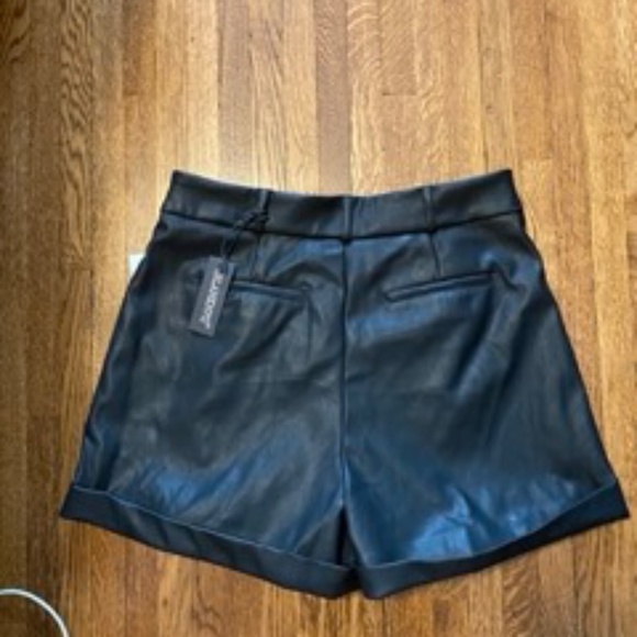 BLANKNYC women vegan leather shorts black (SIZE 30) - Picture 3 of 5